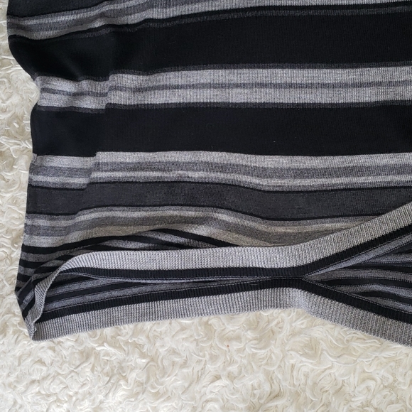 Michael Stars All Stripe Ruana in Black OS - Picture 6 of 9